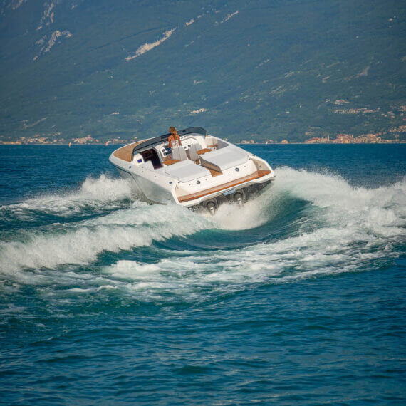 1212 Ghost Motorboot | Frauscher Bootswerft | Fahrfoto