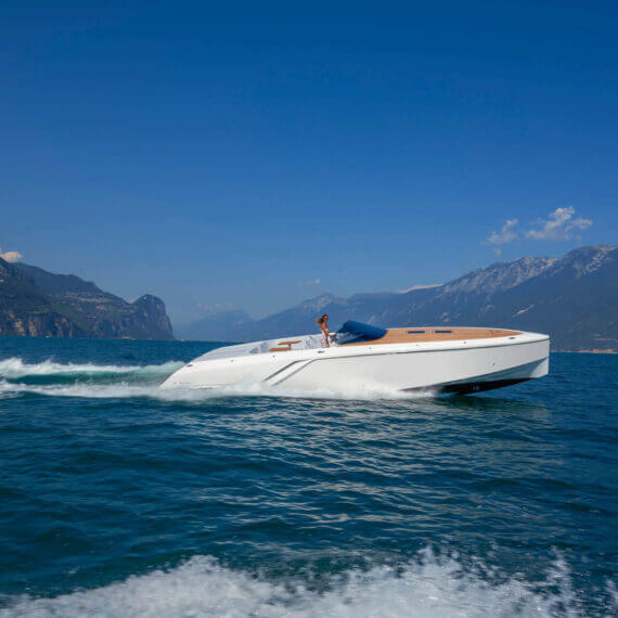 1212 Ghost Motorboot | Frauscher Bootswerft | Fahrfoto