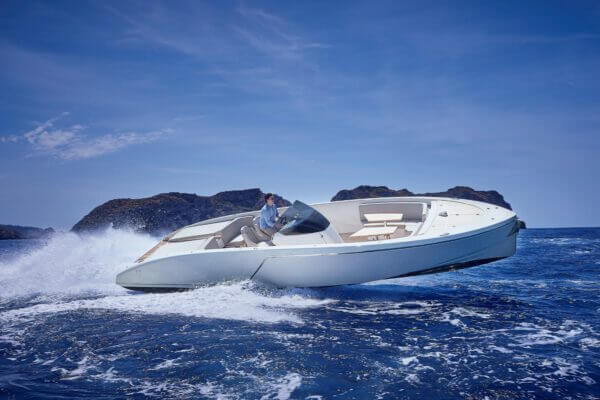 1017 GT Air Motorboot | Frauscher Bootswerft | Fahrfoto seitlich Mallorca